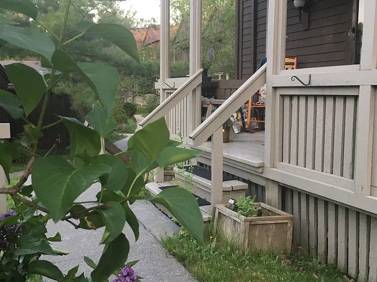 81 Lois Ln — Photo 1