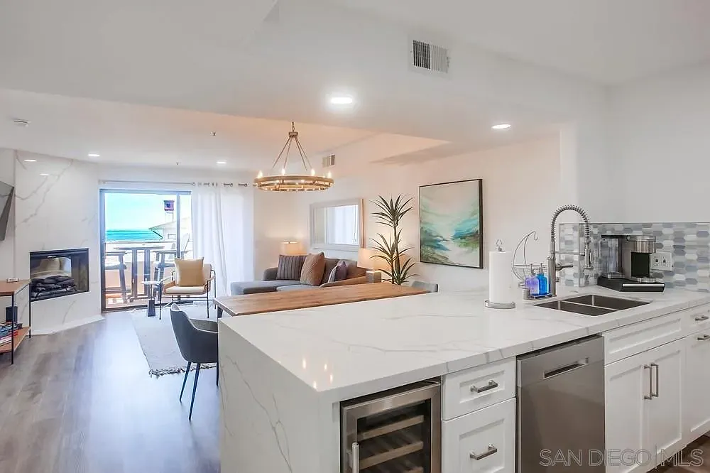 2 bed, 2.0 bath, 1140 sqft, $9,000 — Photo 1