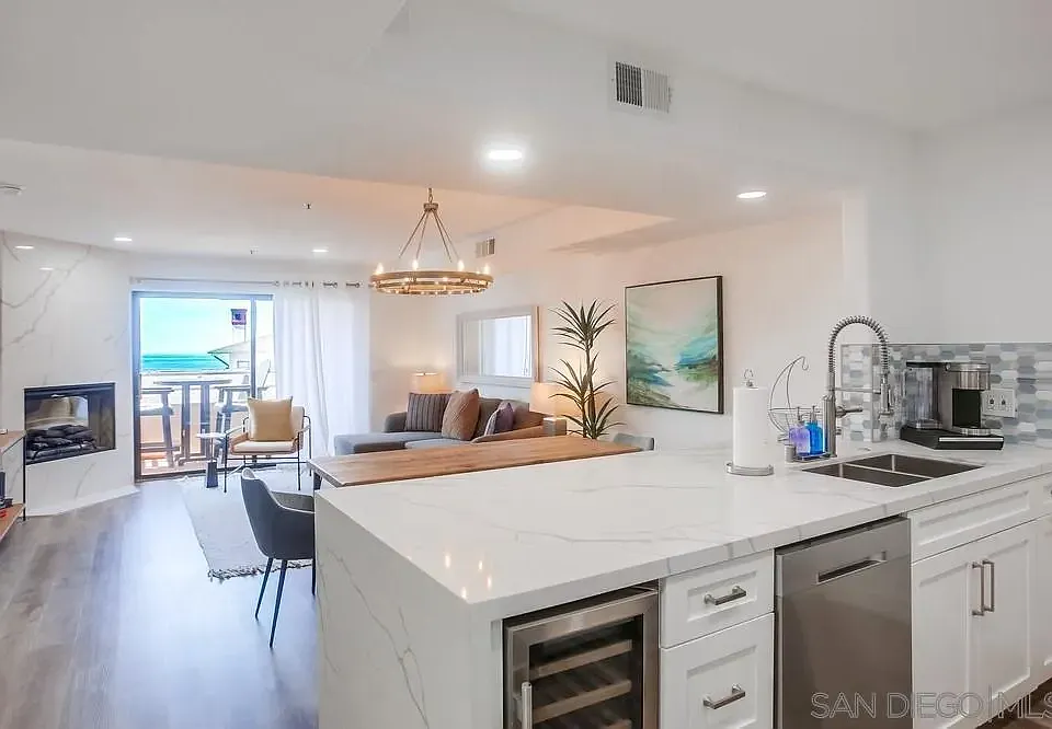 5726 La Jolla Blvd #201