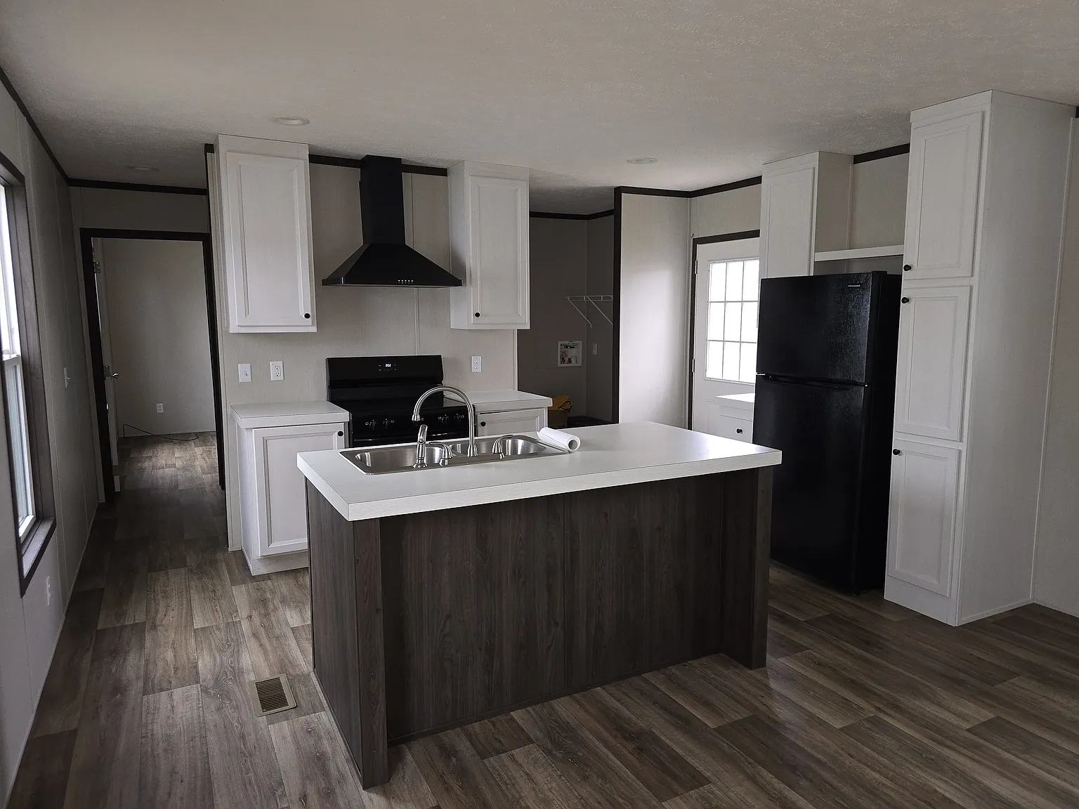 3 bed, 1080 sqft, $1,250 — Photo 1