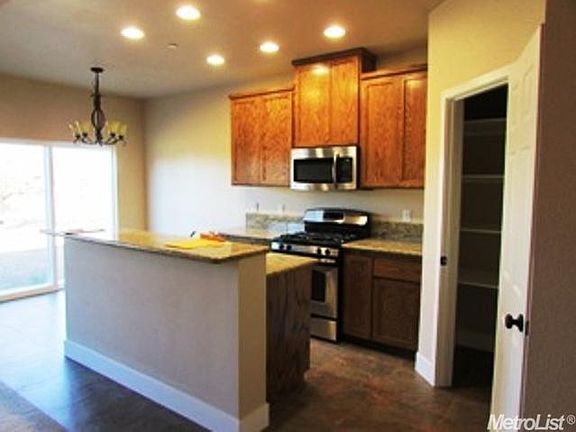 3rd image of 6138 Wood Ln