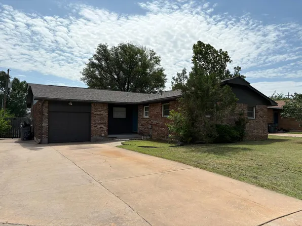 1304 SE Barclay Rd, Lawton, OK 73501