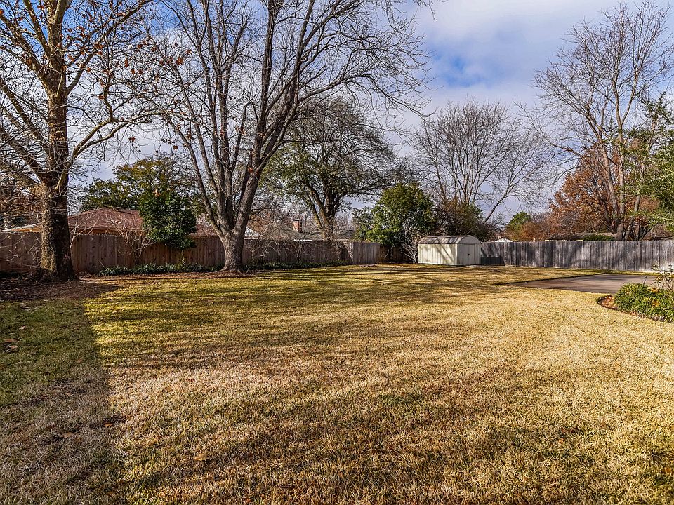 1_1-BackYard2912Redbud.jpg