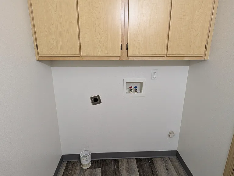 960 Olney St #960 — Photo 9