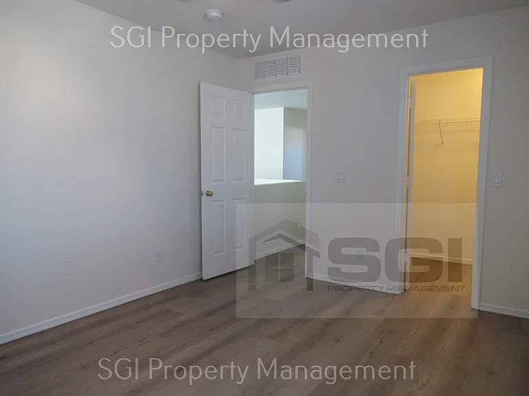3123 W Pleasant Ln — Photo 22