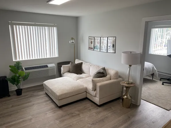 5355 S Lockwood Ave #201, Chicago, IL 60638