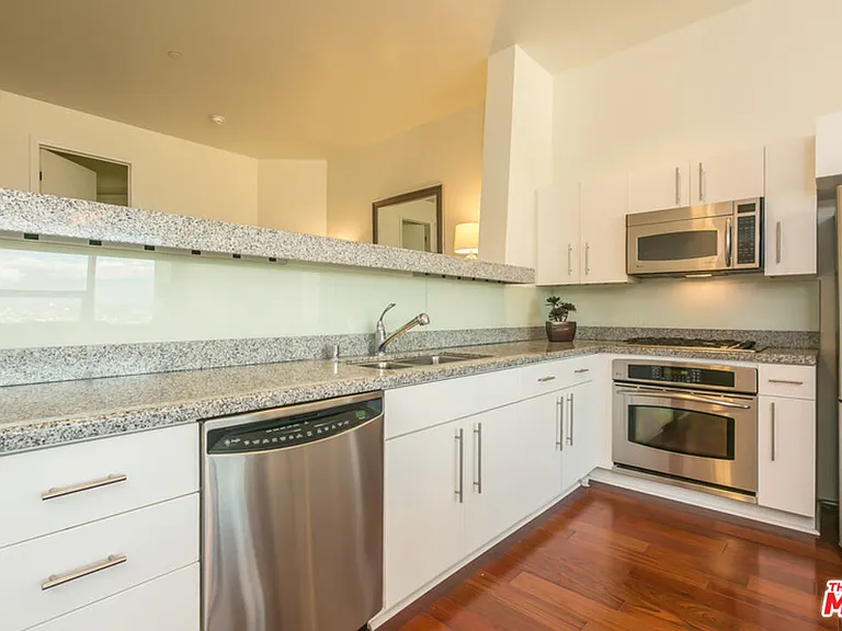 1100 Wilshire Blvd #3504 — Photo 9