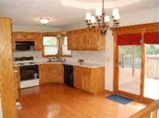 905 Walnut St, Kearney, MO 64060