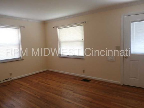 3rd image of 1136 S Lynnebrook Drive Cincinnati Oh