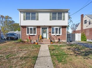 4 Crescent Rd, Wallington, NJ 07057