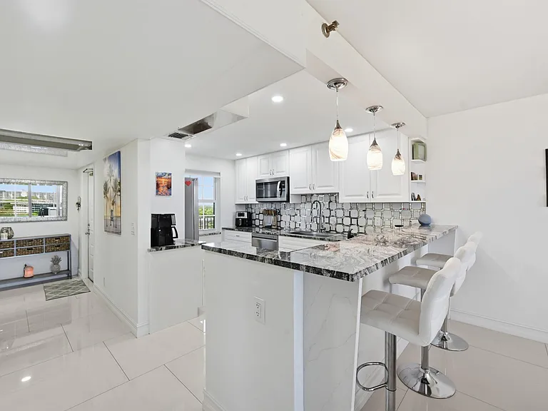 4015 W Palm Aire Dr #1001 — Photo 7