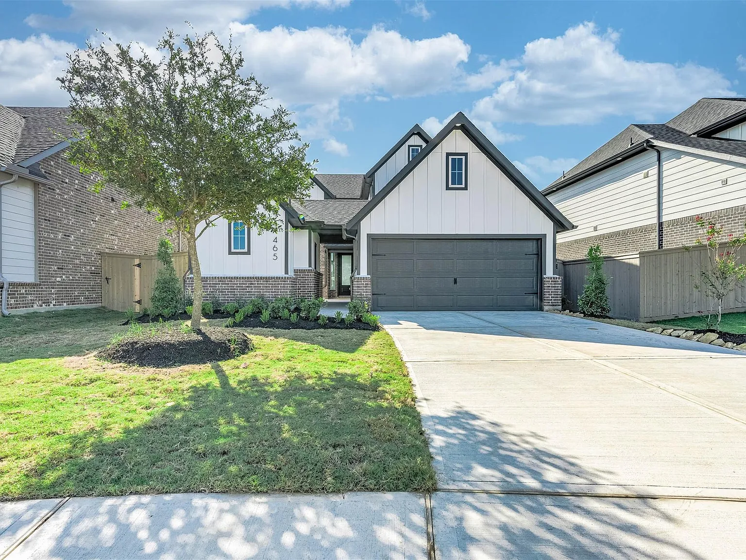 5 bed, 4.5 bath, $3,900 — Photo 2