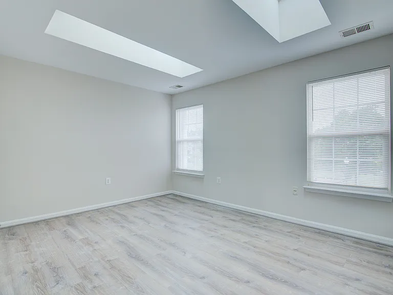 424 Ginkgo Ter NE — Photo 8