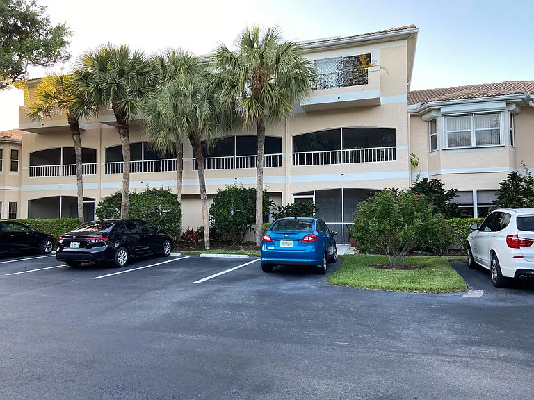 1096 Woodshire Ln #C103 — Photo 14