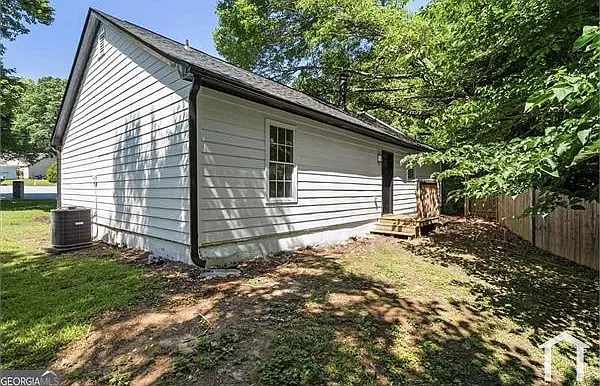 3 bed, $2,000 — Photo 3