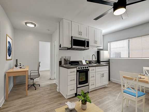 Smartly designed floor plan makes the most of every inch, with a hallway ideal for a desk, console, or extra storage.
(Example of a 2nd & 3rd floor unit)