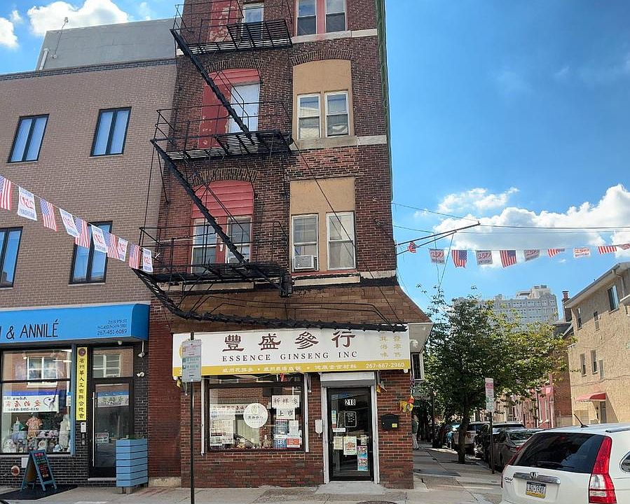 1st image of 218 N 9th St