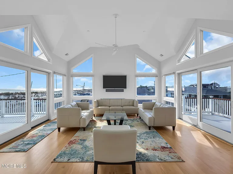913 N Ocean Ave — Photo 19