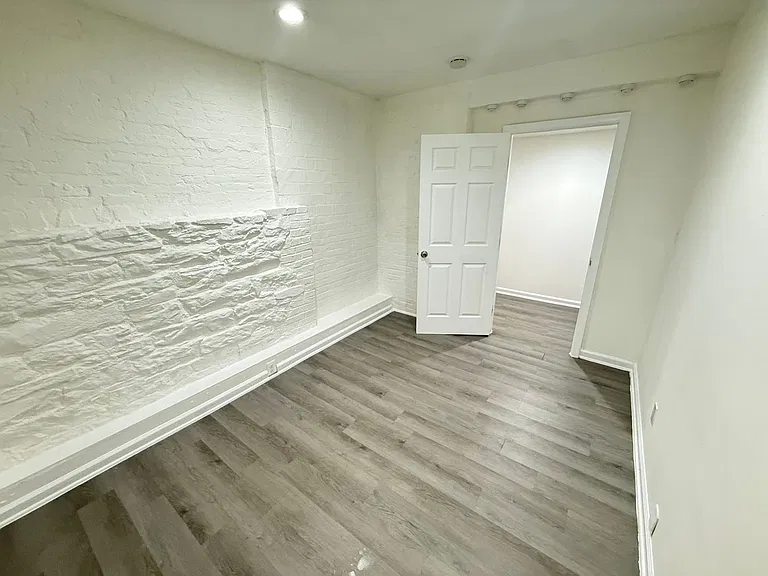 20 E Read St — Photo 14