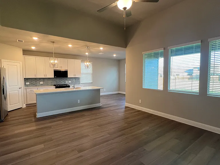 1407 Winters Way — Photo 5