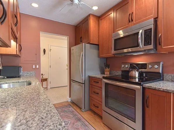 1210 Greendale Ave APT 341, Needham, MA 02492