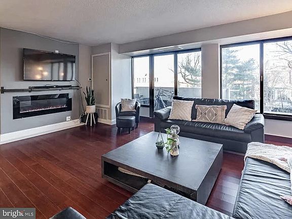 2nd image of 2001 Hamilton St APT 429