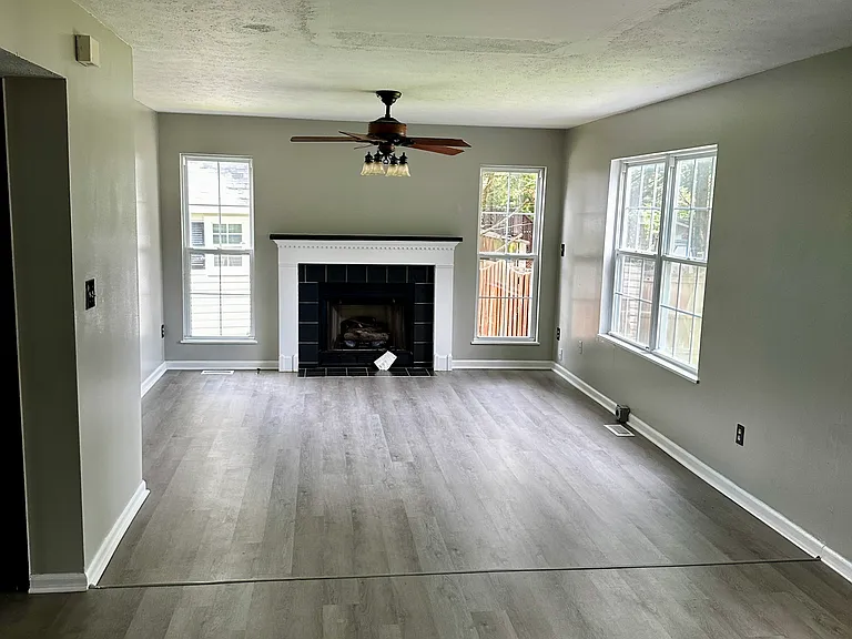 114 Fairfax Dr — Photo 5