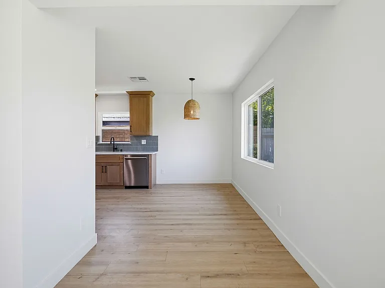 2036 Pomona Ave #A — Photo 11