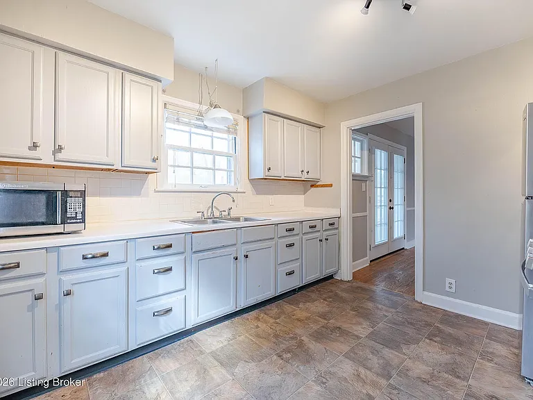 122 Bonner Ave — Photo 3