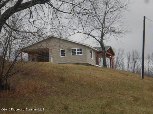 17 Scenic View Dr, Union Dale, PA 18470