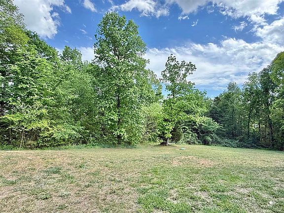 3rd image of 182 Doe Run Rd