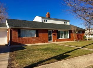 26429 Dale Ct, Roseville, MI 48066