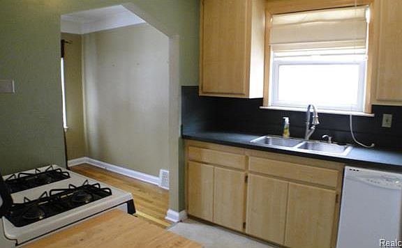 4th image of 1787 Buckingham Ave