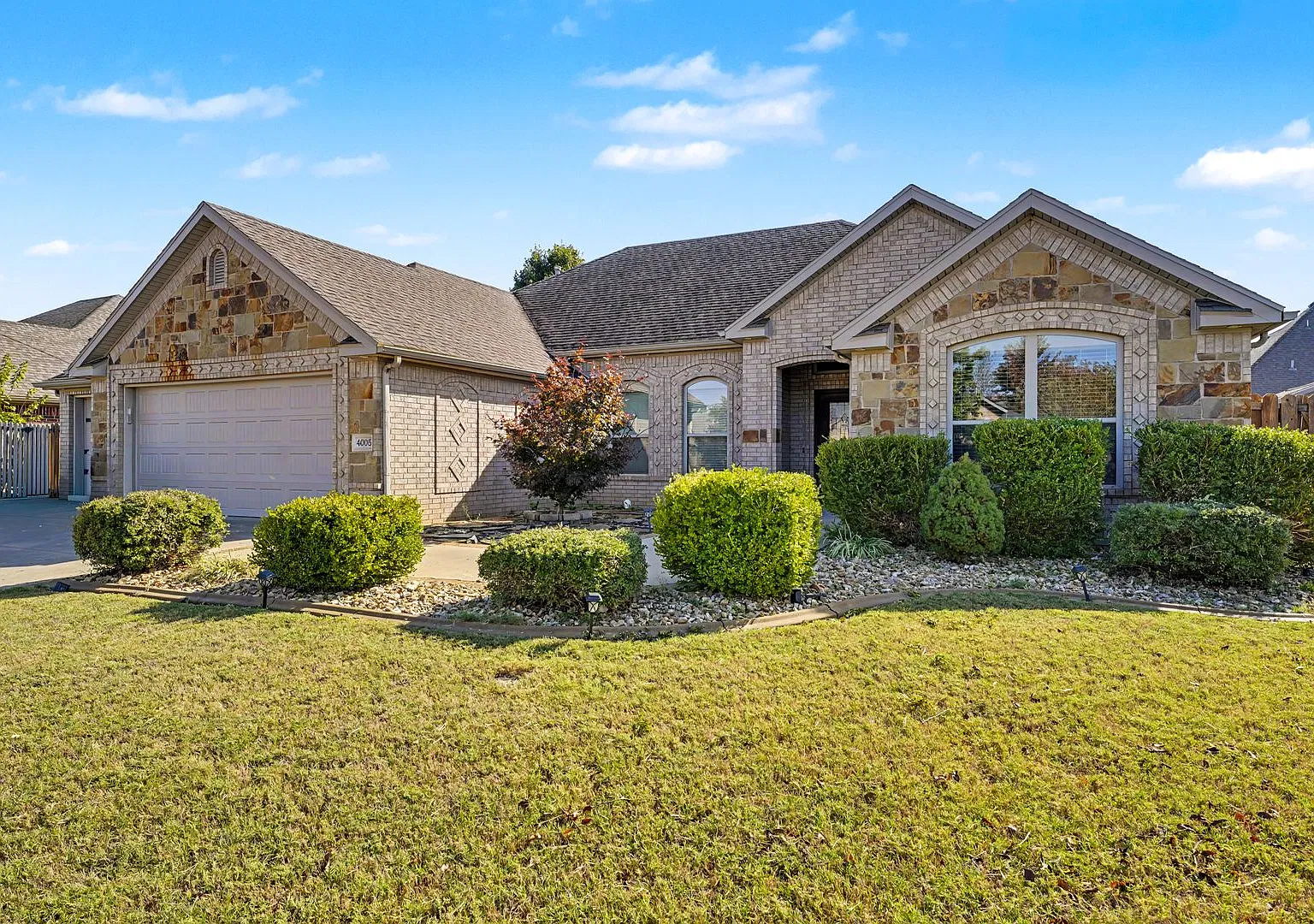 Available ASAP! Stunning 3 Bed, 2 Bath Home with 3-Car Garage, Luxury Primary Suite & Fenced Yard — Photo 4
