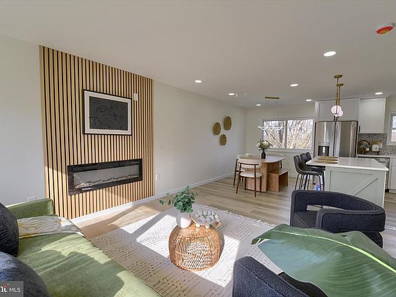 4th image of 490 Sue Dr