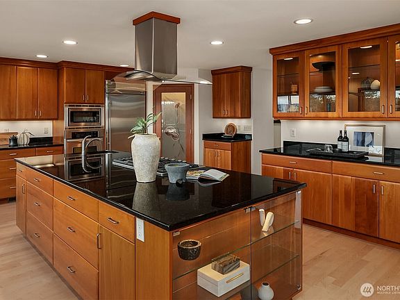 5th image of 8533 NE Juanita Drive