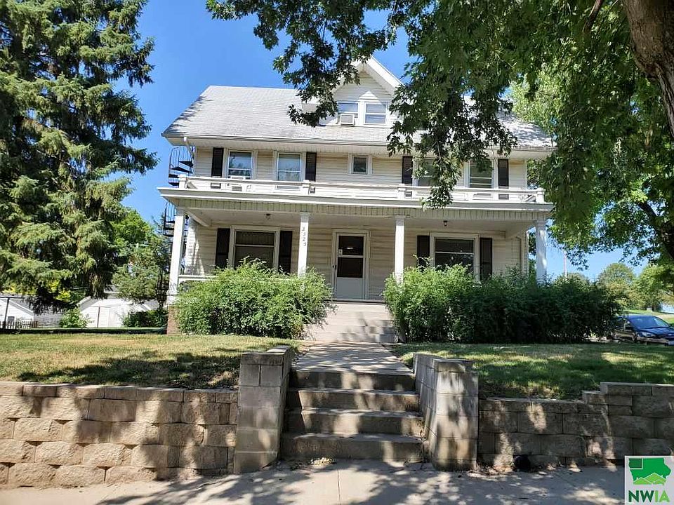1st image of 2325 Douglas St