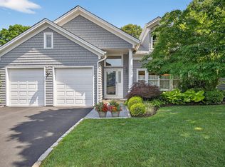 48 Fieldstone Ln, Oyster Bay, NY