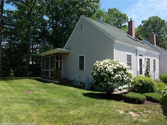 2nd image of 39 Winding Brook Ln N #B8