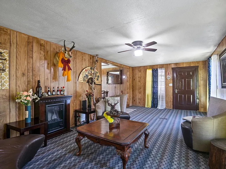 465 Pecan — Photo 3