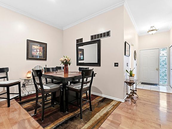 4th image of 15744 Golfview Drive Blvd
