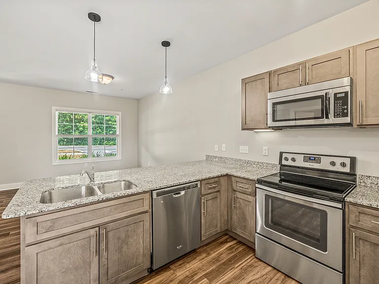 137 N Franklin Ave — Photo 9