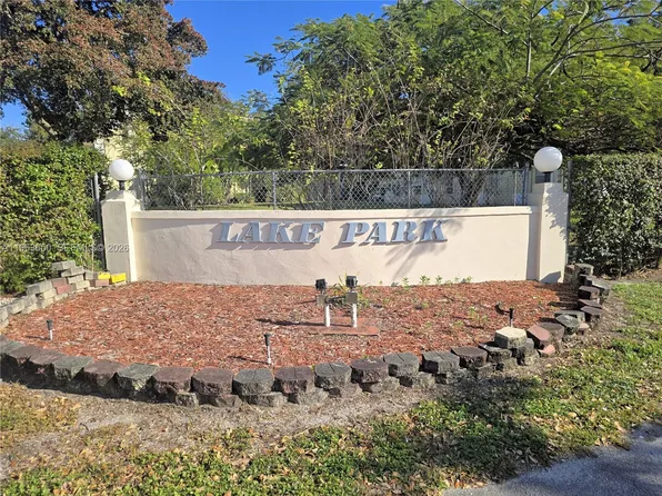 940 NE 199th St APT 114, Miami, FL 33179