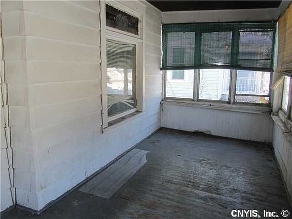 4th image of 605 Valley Dr
