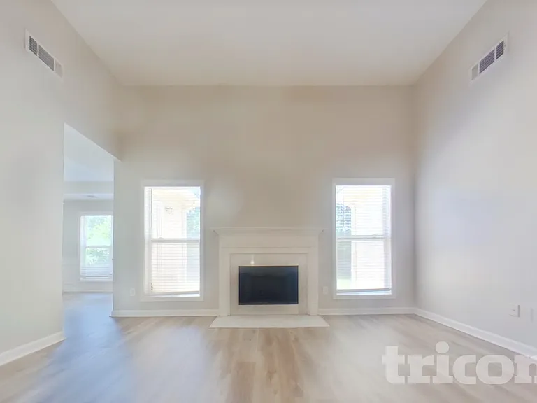 104 Logan Creek Ct — Photo 4