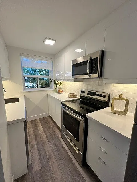 1051 Victoria Park Avenue — Photo 3