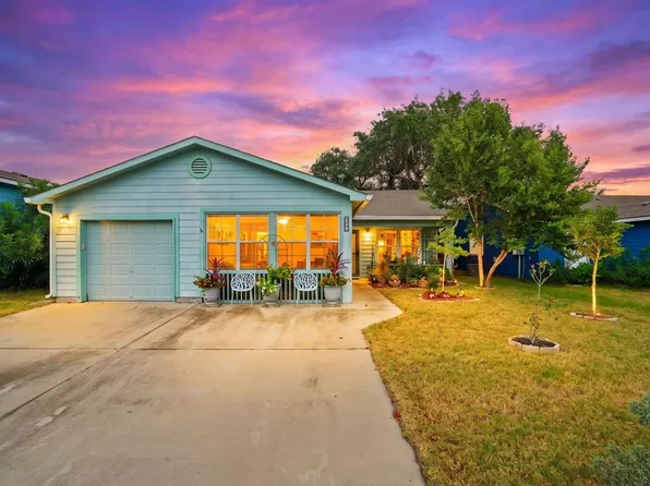 117 Captains Bay Dr, Rockport, TX 78382