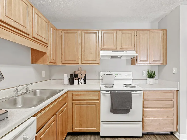 Maple Brook Apartments — Photo 16