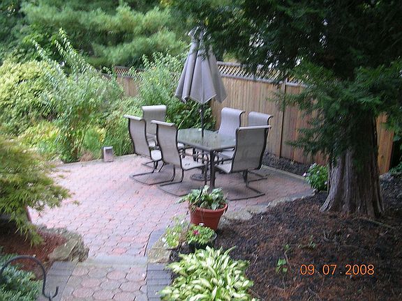 patio on side of yard