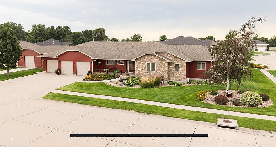 1st image of 4065 Sandalwood Dr